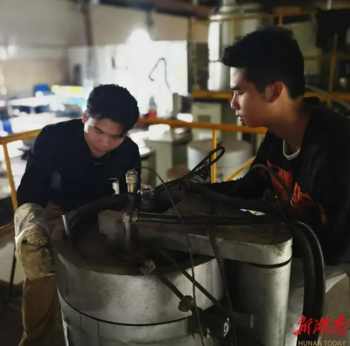 為中國“芯”貢獻(xiàn)青春力量！湖南高職學(xué)子自主研發(fā)國產(chǎn)芯片散熱材料